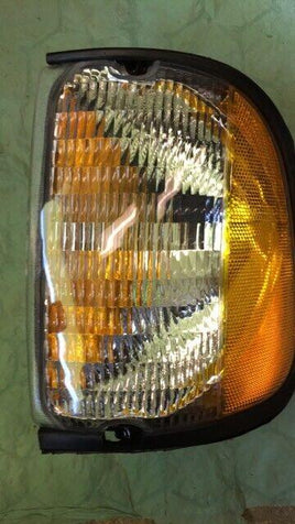 1992-2002 Ford Econoline Van rightt park/side marker light lamp NEW FO2521122 - Swan Auto